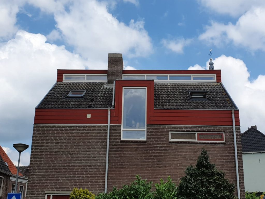 doesburg bovenin dak en groot kozijn 1e verdieping