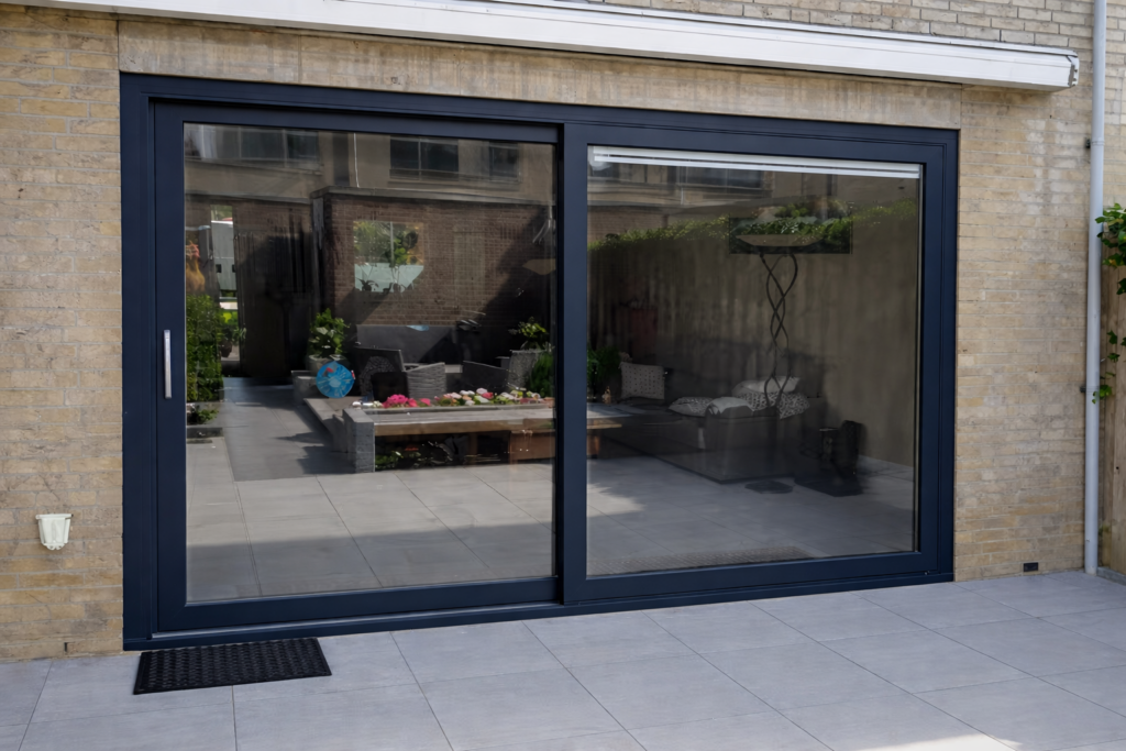 2 delige kunststof schuifpui -geplaatst in Rhoon 2025