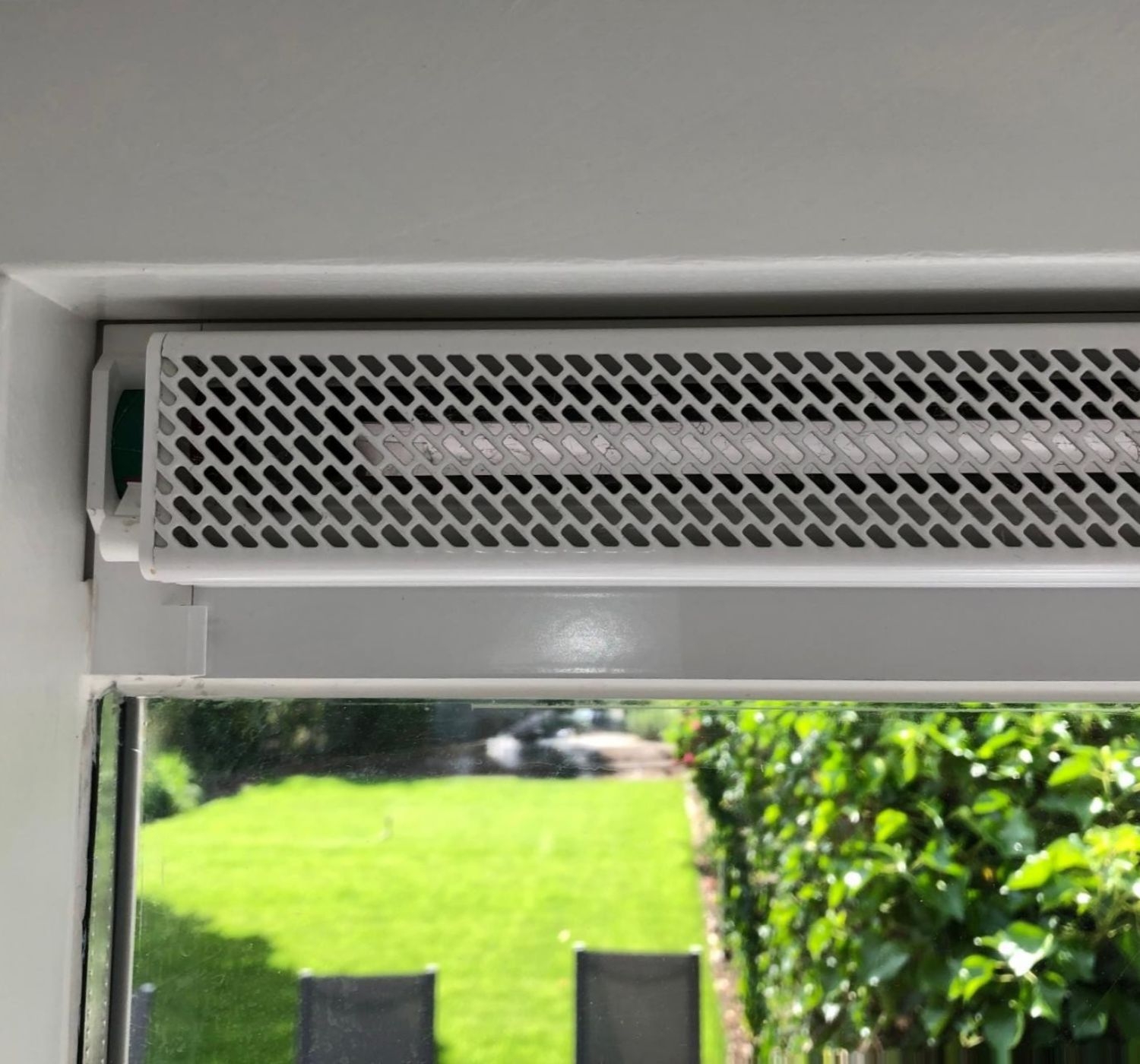 Ventilatierooster in een kunststof kozijn